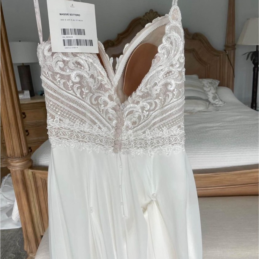 Maggie Sottero Ivory - Picture 5 of 7